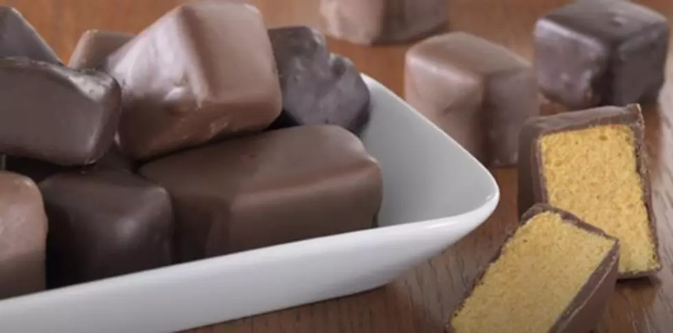 Buffalo Tourist Gives Harsh Review Of Sponge Candy [VIDEO]