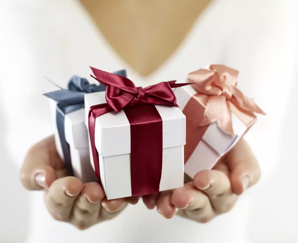 7 Gifts You Should NEVER Buy Your Wife For Christmas