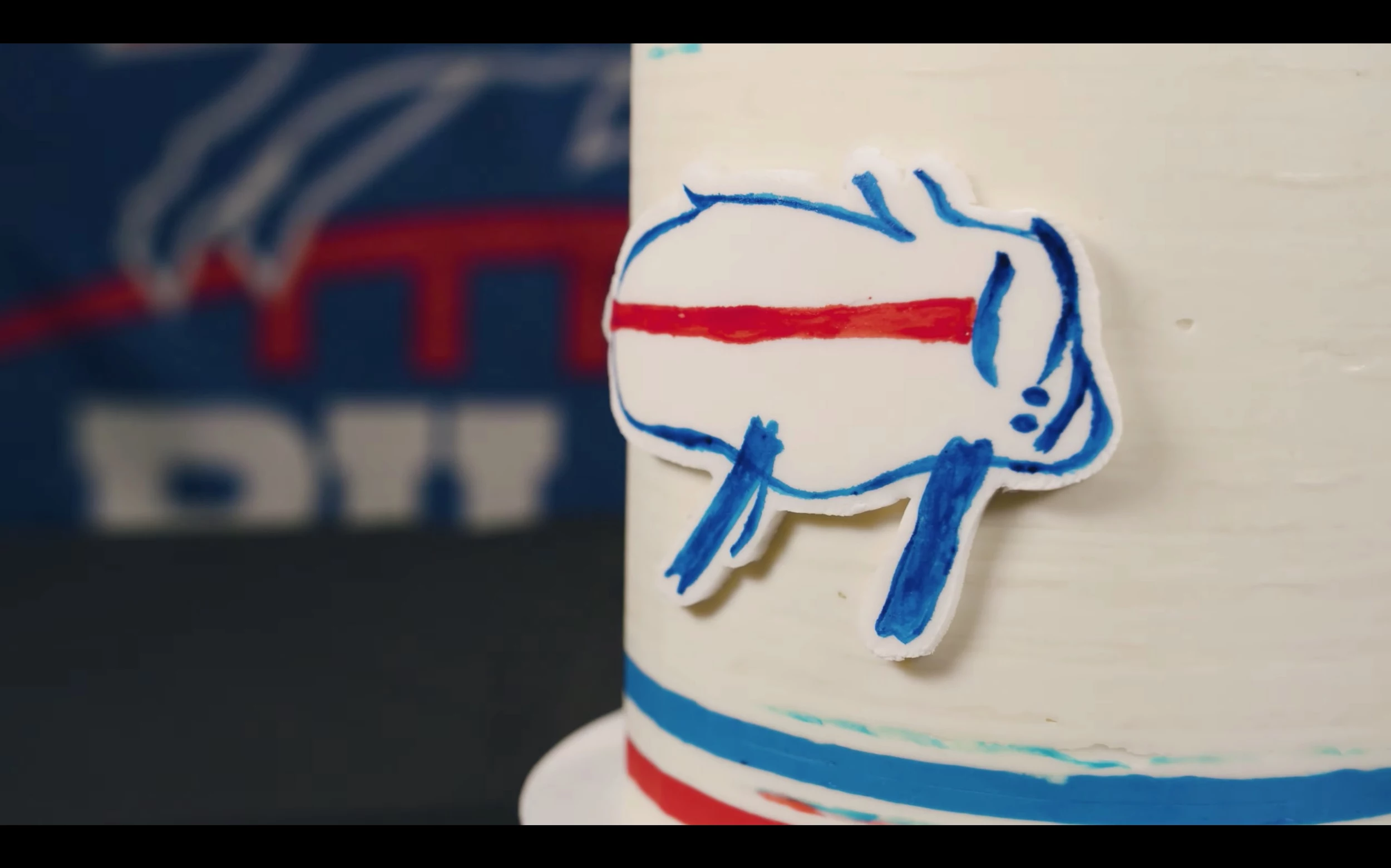 Josh Allen attempts to draw the Buffalo Bills' logo (video) 