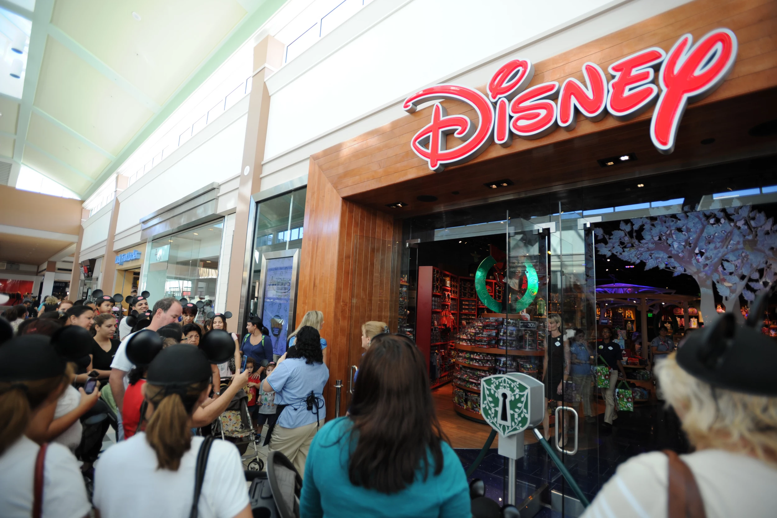 Markér locker Meddele Is The Niagara Falls Disney Store at the Fashion Outlets Closing?