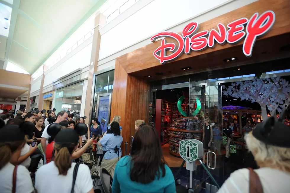 Is The Niagara Falls Disney Store at the Fashion Outlets Closing?