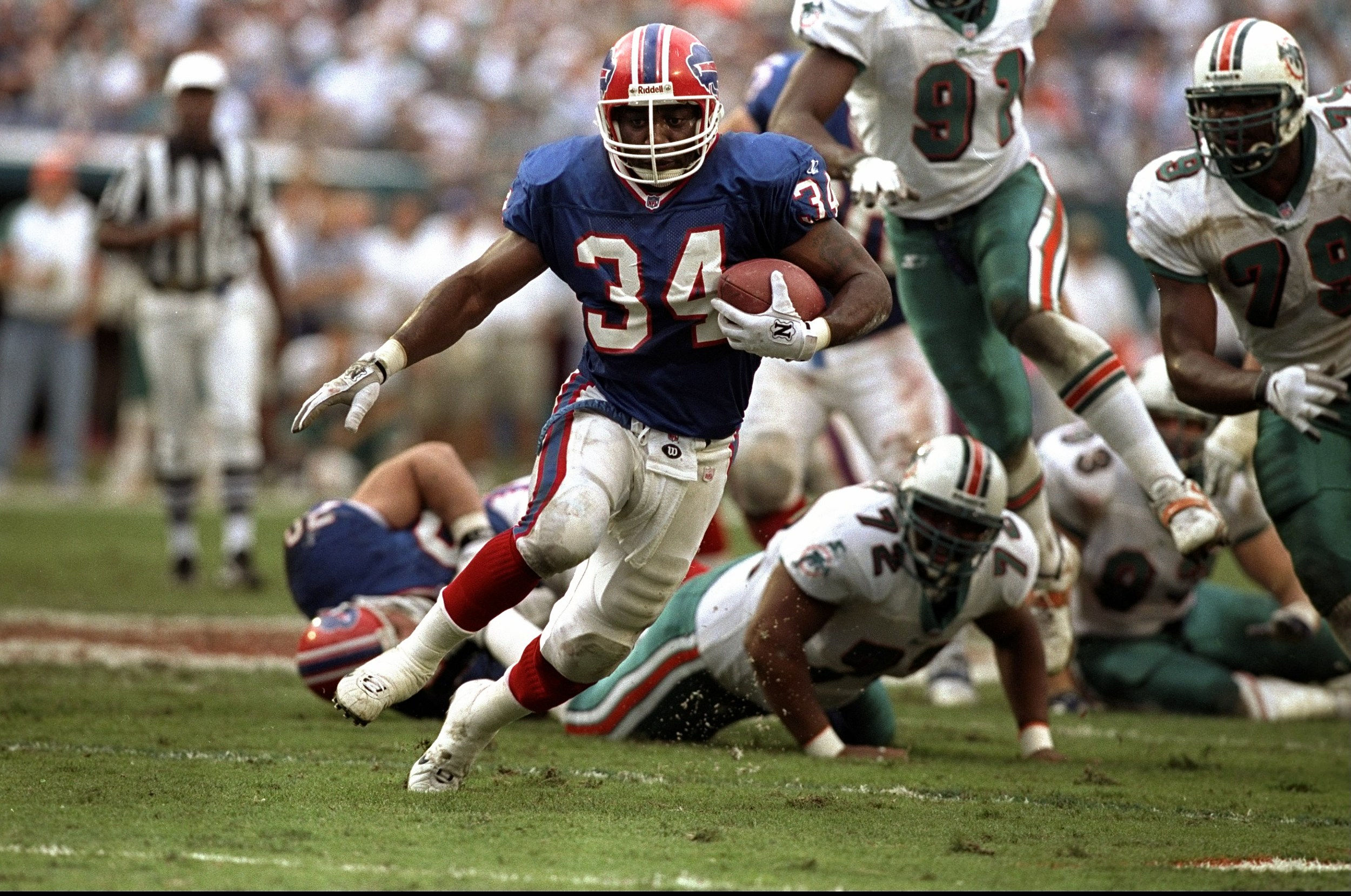 Running back Willis McGahee of the Buffalo Bills runs against the