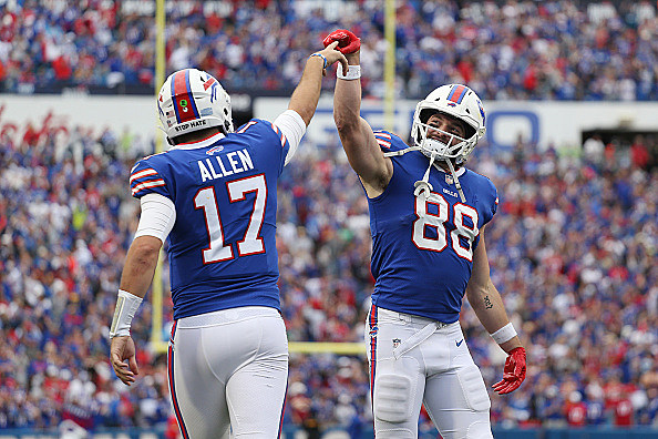 Buffalo Bills tight end Dawson Knox (88) beats Tennessee Titans