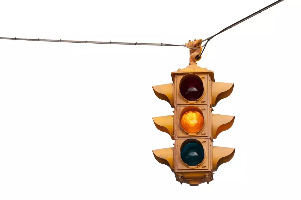 This Traffic Light on Abbott Road Needs to Go