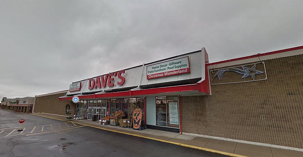 Dave's Christmas Store Permanently Closing on Transit Road