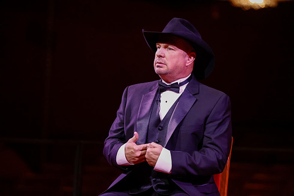 Garth Brooks Answers If He’s Going Through A Folding Table in Buffalo