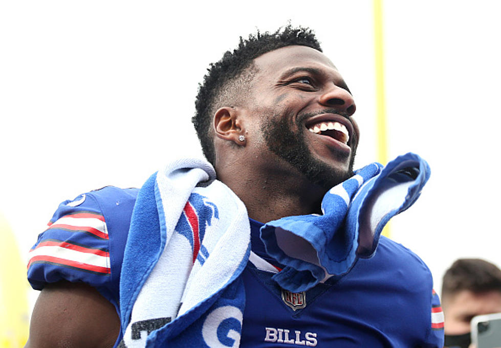 Bills Player Surprises Two Buffalo Families With Thanksgiving Dinner [VIDEO]