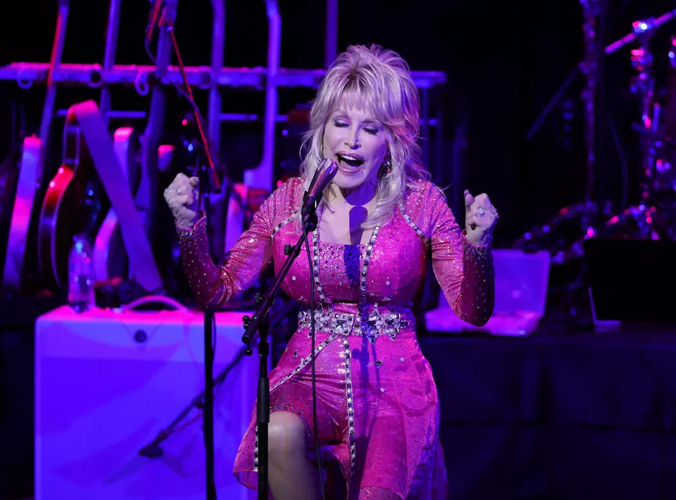 Trump Orders Flags to Be Lowered for Dolly Parton