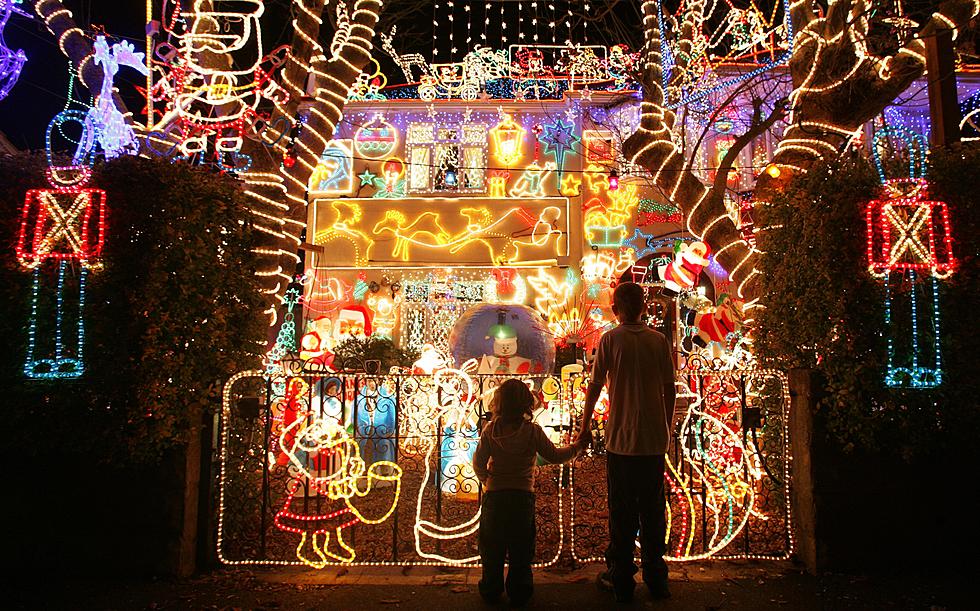 New York Family Breaks World Christmas Light Record&#8211;700,000 Lights