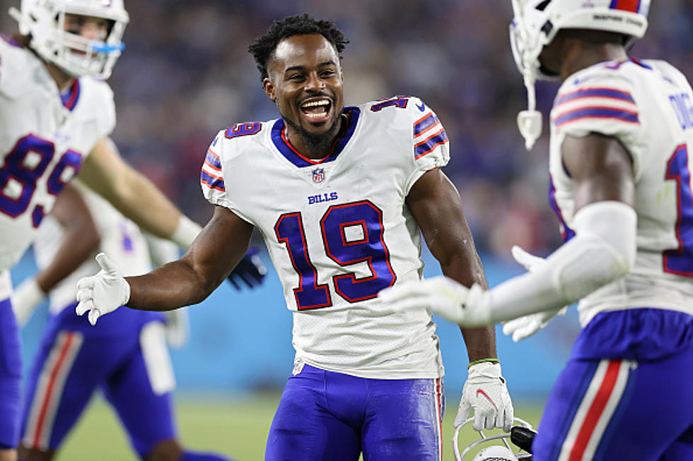 Two Popular Bills Players Argue “Flats or Drums” on Twitter