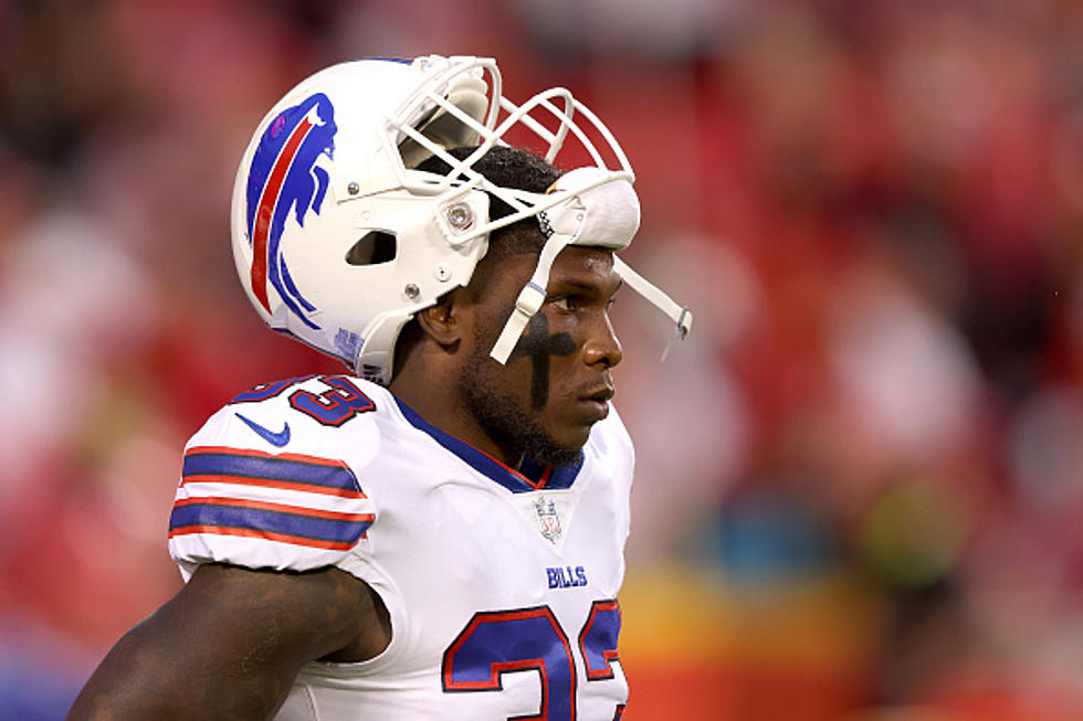 Bills Player Cooks Food For Teammates at Buffalo Restaurant