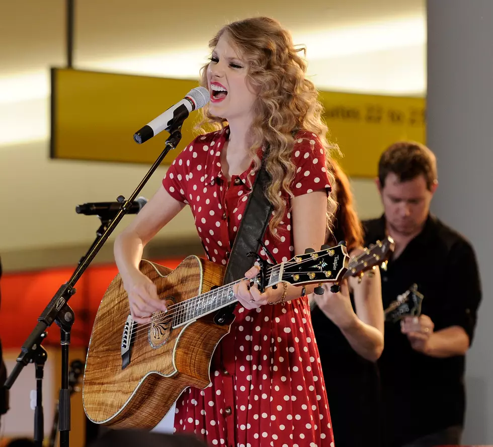 12 Wrong Reasons Taylor Swift's Plane Is In Buffalo