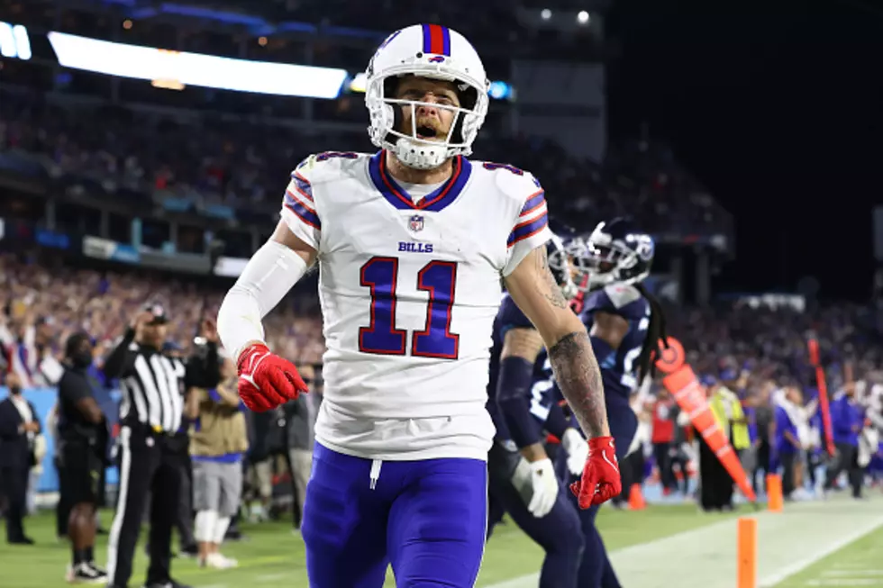 Buffalo Bills wide receiver Cole Beasley (10) runs the ball on his way to a  touchdown against t …