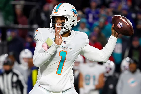 ESPN analyst says Lamar Jackson will have to deal with Tua Tagovailoa in  playoffs: 'Miami's gonna win the AFC East' - Dolphin Nation