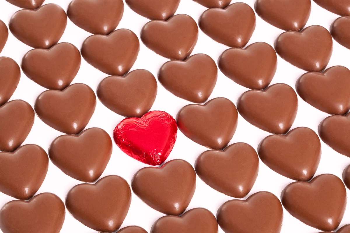 Шоколадные сердечки фон