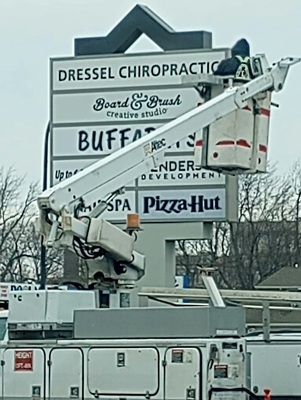 Pizza Hut Sign Goes Up, Close to Opening in Buffalo, New York