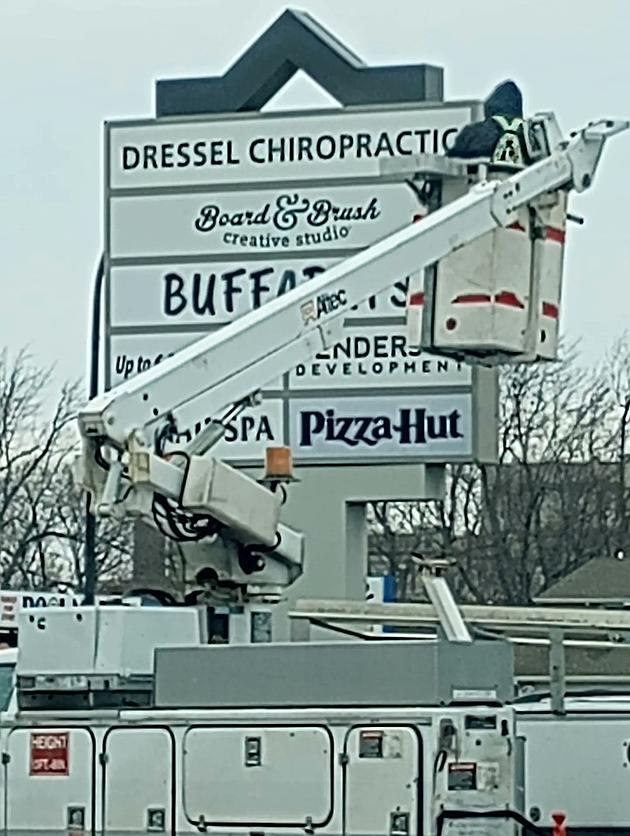 Pizza Hut Sign Goes Up, Close to Opening in Buffalo, New York