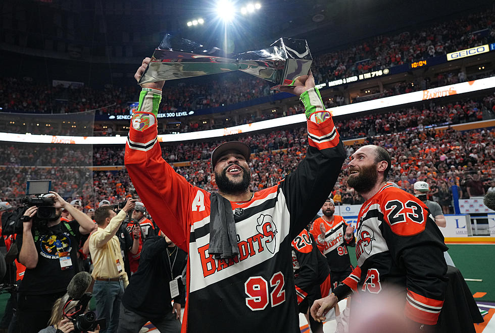Buffalo Bandits Play Golf With The NLL Championship Cup
