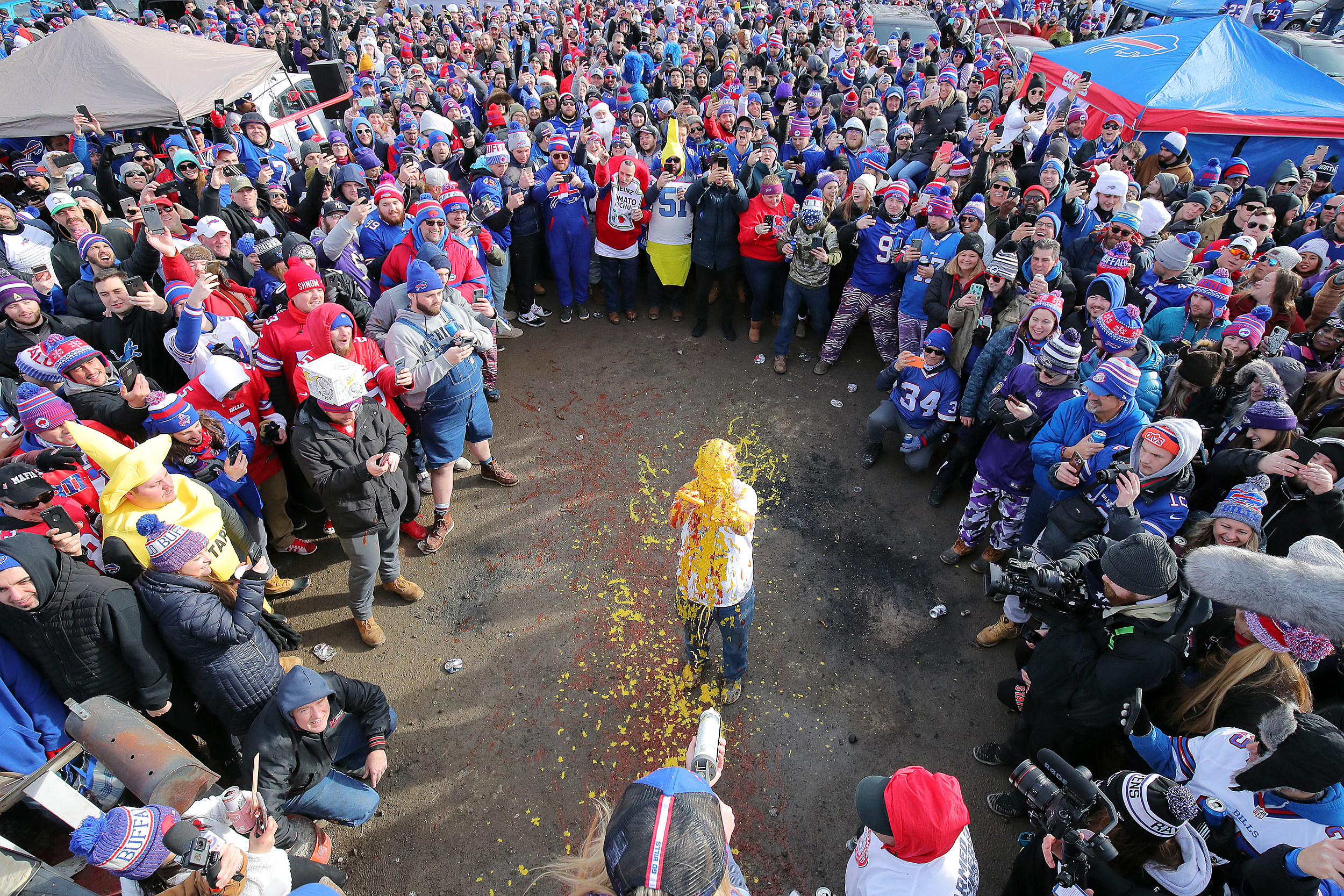 8 of the craziest things Buffalo Bills fans have done at tailgates