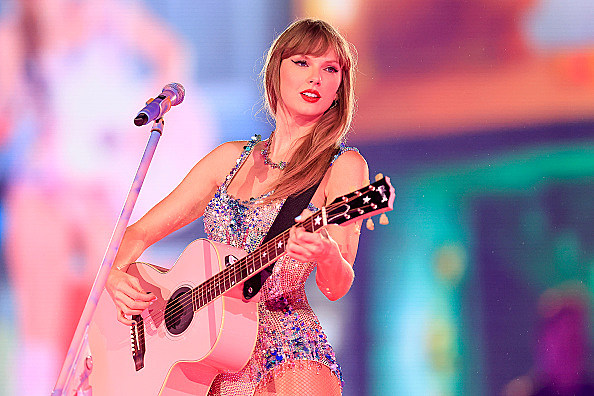 6 Perfect Names For Taylor Swift's Baby