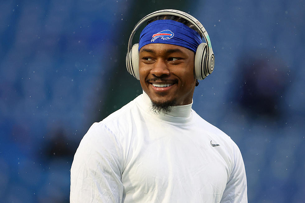 Stefon Diggs Shows How To Make A Boston Reporter Laugh 