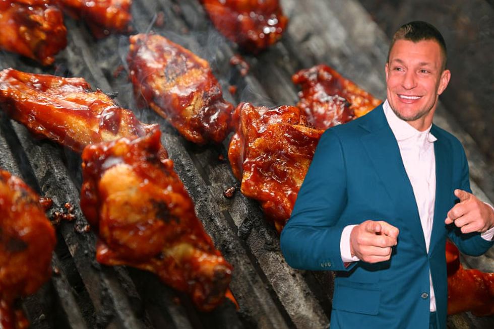 Gronk Says These Are The Best Wings In Buffalo, New York 