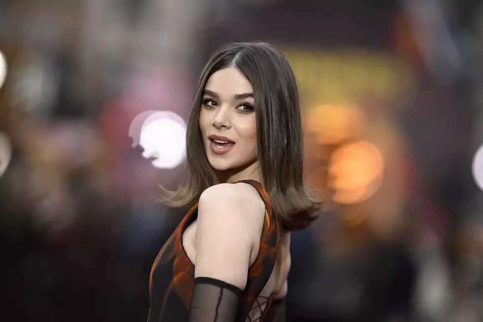 Hailee Steinfeld Shouts Out Her Favorite Ice Cream In Buffalo