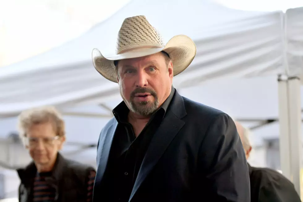 Garth Brooks Tour Photo Goes Viral in Buffalo, New York
