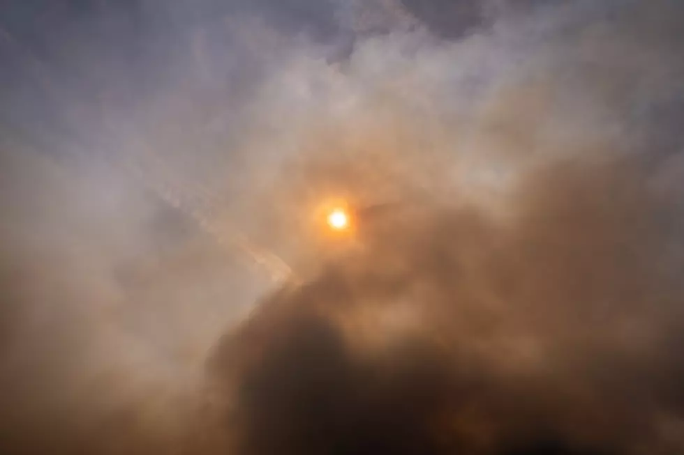 Shocking Pictures Before & After Wildfire Smoke Rolled Into Niagara Falls