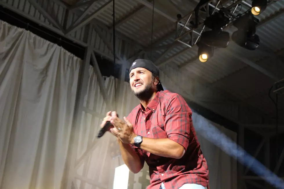 Luke Bryan Fans Get Homemade Signs Confiscated Before Cheyenne Frontier Days Show [Photos]