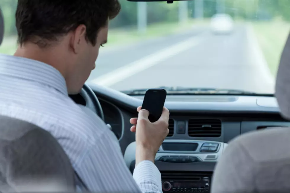 New Wyoming Bill May Ban All Use of Handheld Phones While Driving