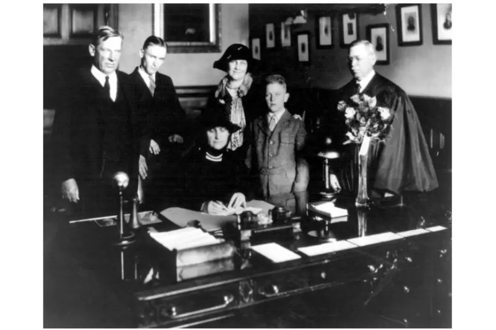 CHIEF JUSTICE C.N. POTTER, WILIAM BRADFORD ROSS, MRS. GEORGE TAYLOE, GOERGE ROSS, JUDGE SAUIL TAYLOE STANDING AROUND HER IN GOVERNOR'S OFFICE IN CAPITOL BUILDING - Wyoming State Archives