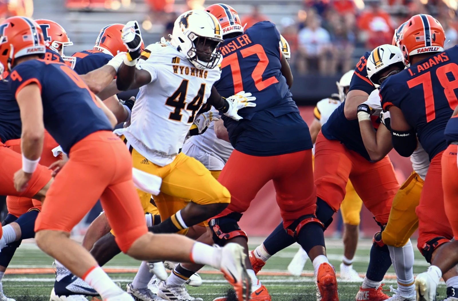 Illini Open 2022 Season with 38-6 Victory over Wyoming