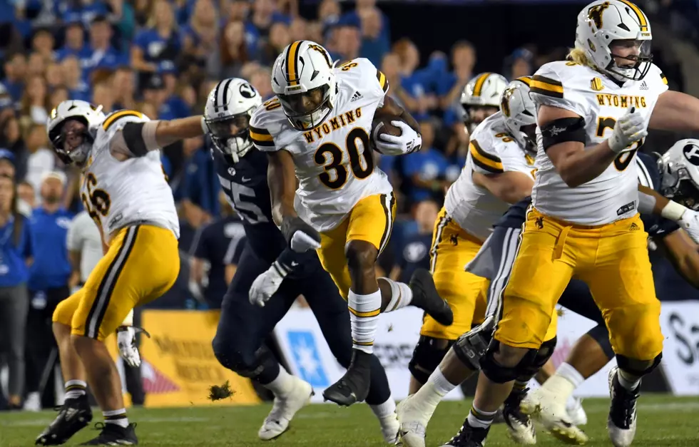 Wyoming’s Dawaiian McNeely Suffers Knee Injury, Status Unknown