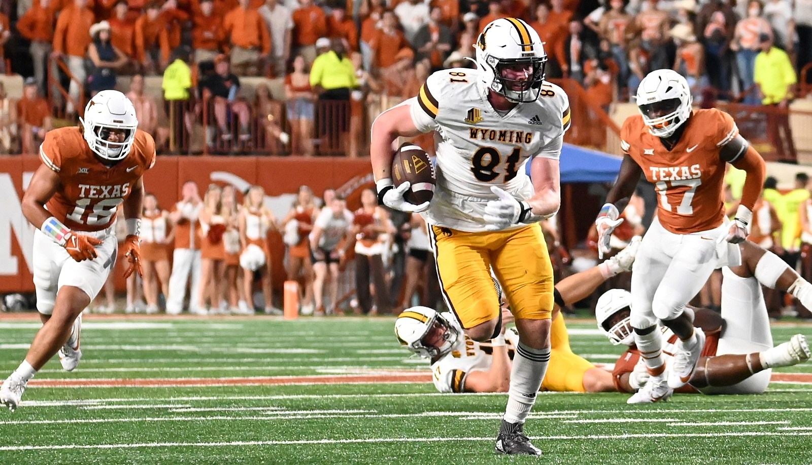 Texas offers Wyoming transfer WR Isaiah Neyor - Burnt Orange Nation