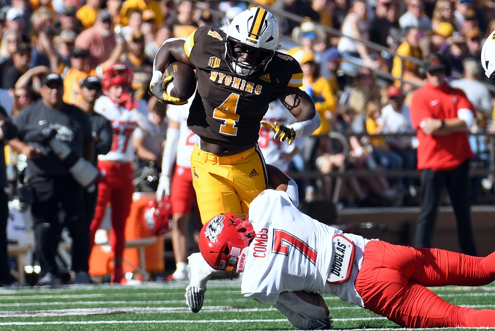 Steelers running back Jaylen Warren breaks free for 62-yard touchdown run  on opening drive vs. Bills - On3