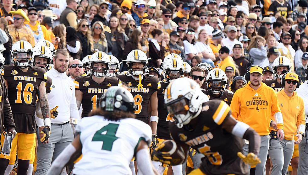 Pokes Blast &#8216;Bows 42-9, Remain Perfect at Home