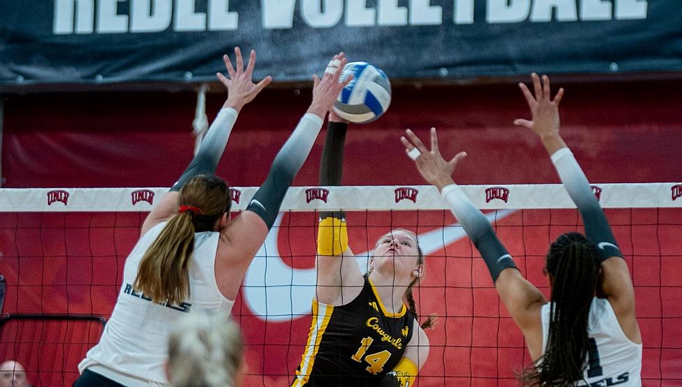 Wyoming Volleyball Stumbles at UNLV