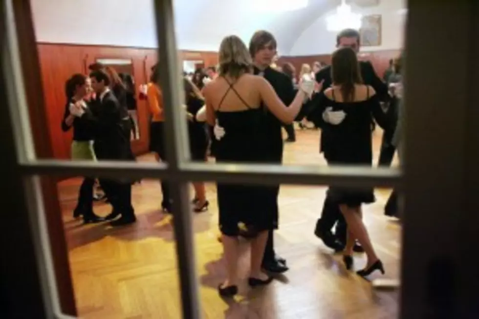 College Presents Dinner and Dance [AUDIO]