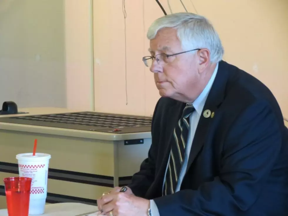 Enzi Says Cheney Lacks Experience, Knowledge of Issues