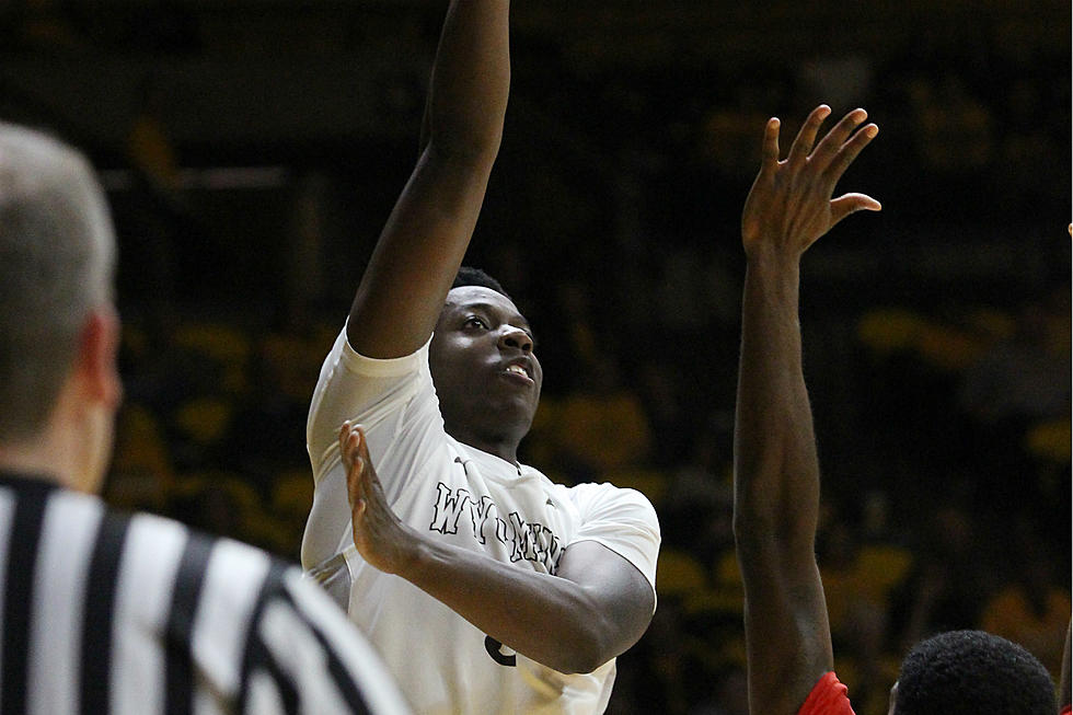 Key Plays Down the Stretch Help Wyoming to Road Win