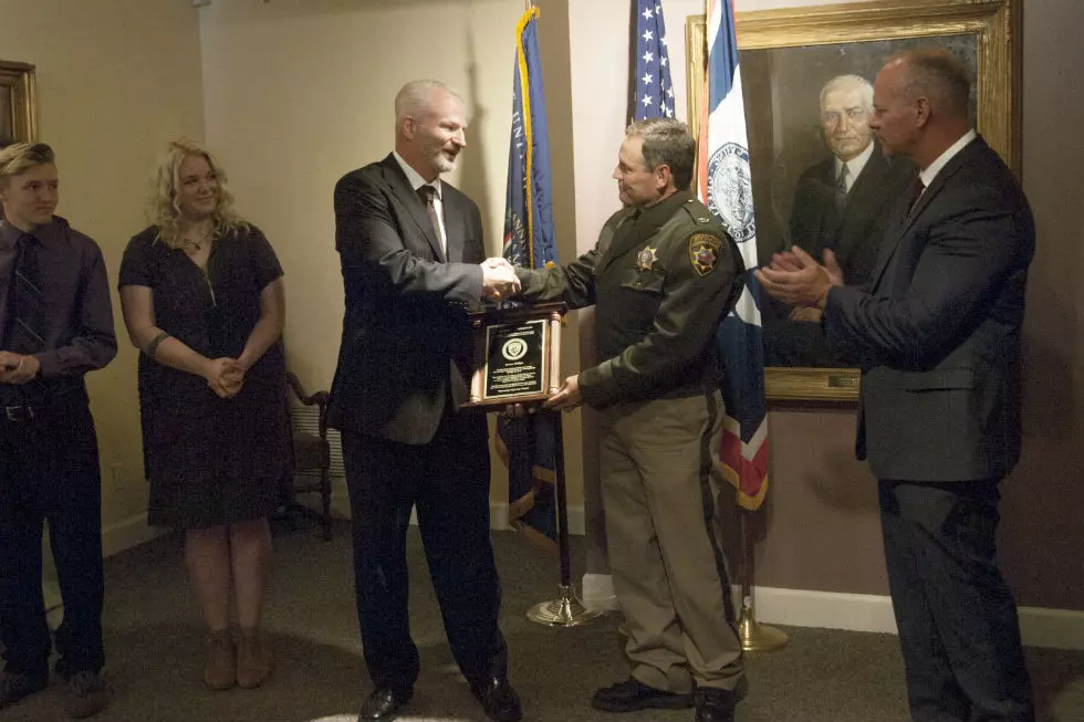 Utah Man Honored for Helping Wyoming Trooper