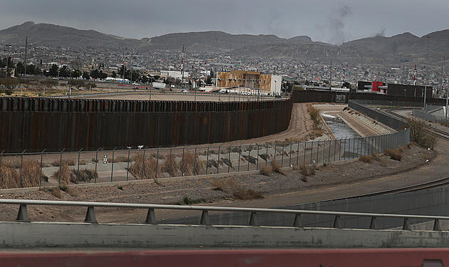 US, Mexico Discuss Halting Much of Cross-Border Travel
