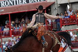 Hillsdale’s Brody Cress Wins Saddle Bronc At Western Stock Show