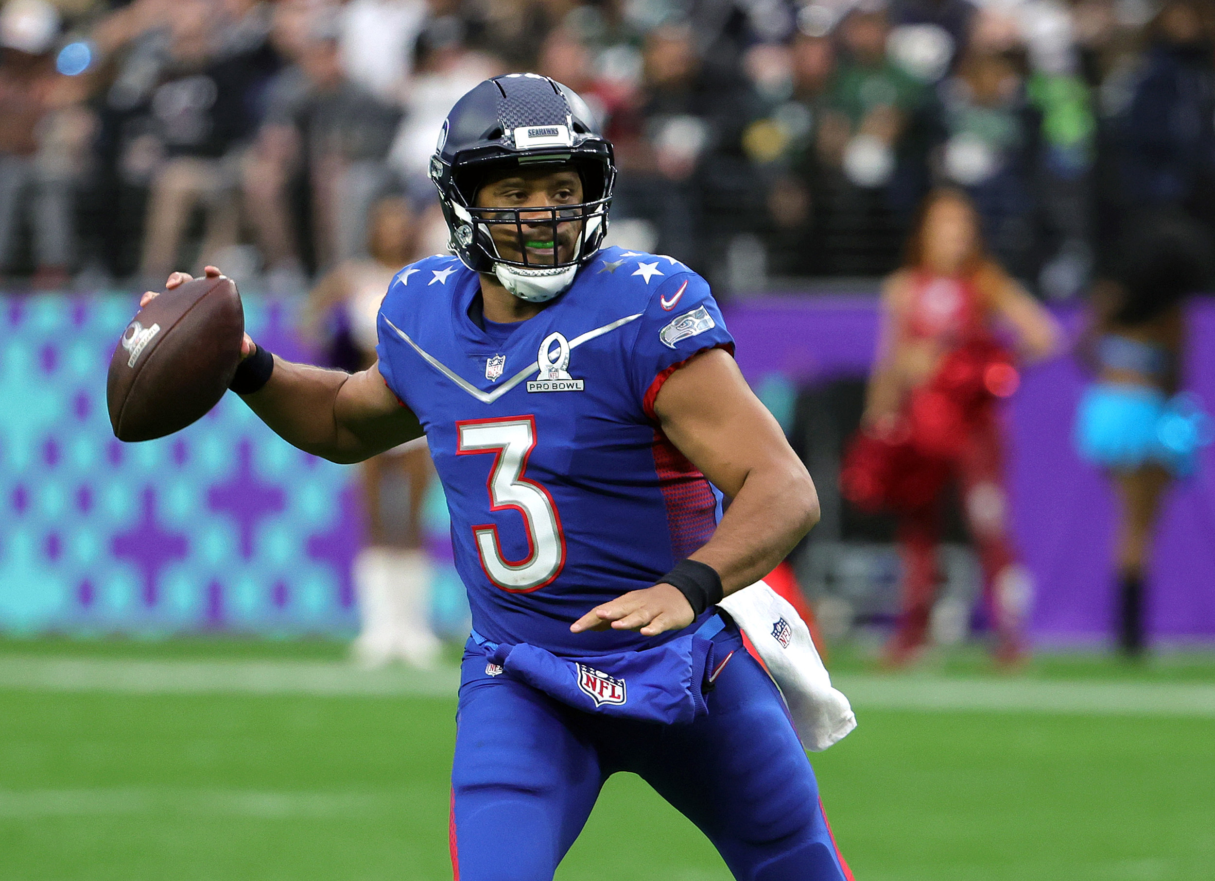 Evan Engram of the New York Giants scores a touchdown while defended  News Photo - Getty Images