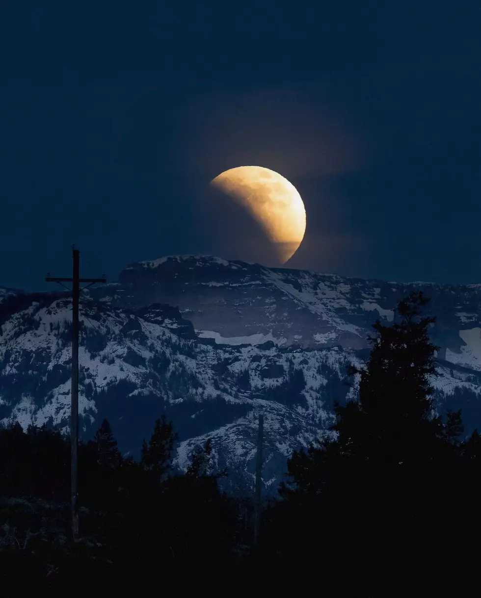 Check Out These Incredible Photos  Of the ‘Blood Moon’ Lunar Eclipse in Wyoming