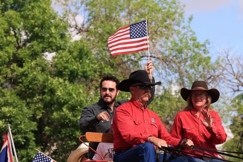 PHOTOS: Yellowstone&#8217;s Cole Hauser Headlines Cody Stampede Parade