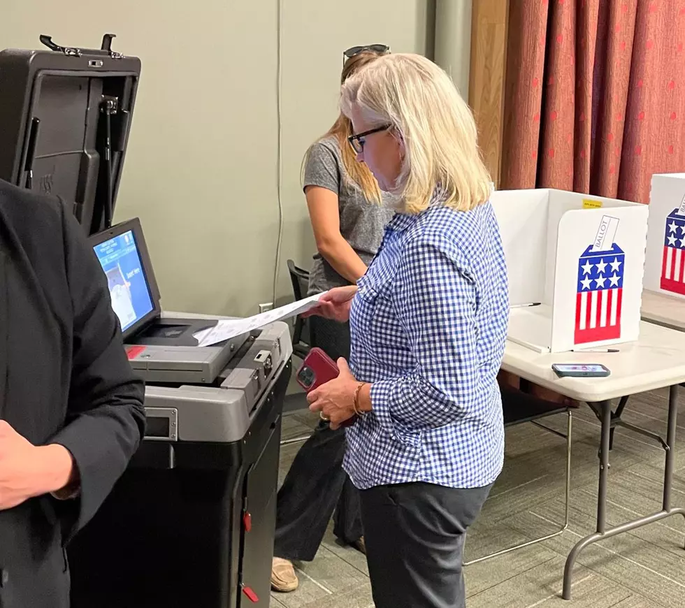 PHOTO: Liz Cheney Casts Her Voting Ballot for Wyoming Primary