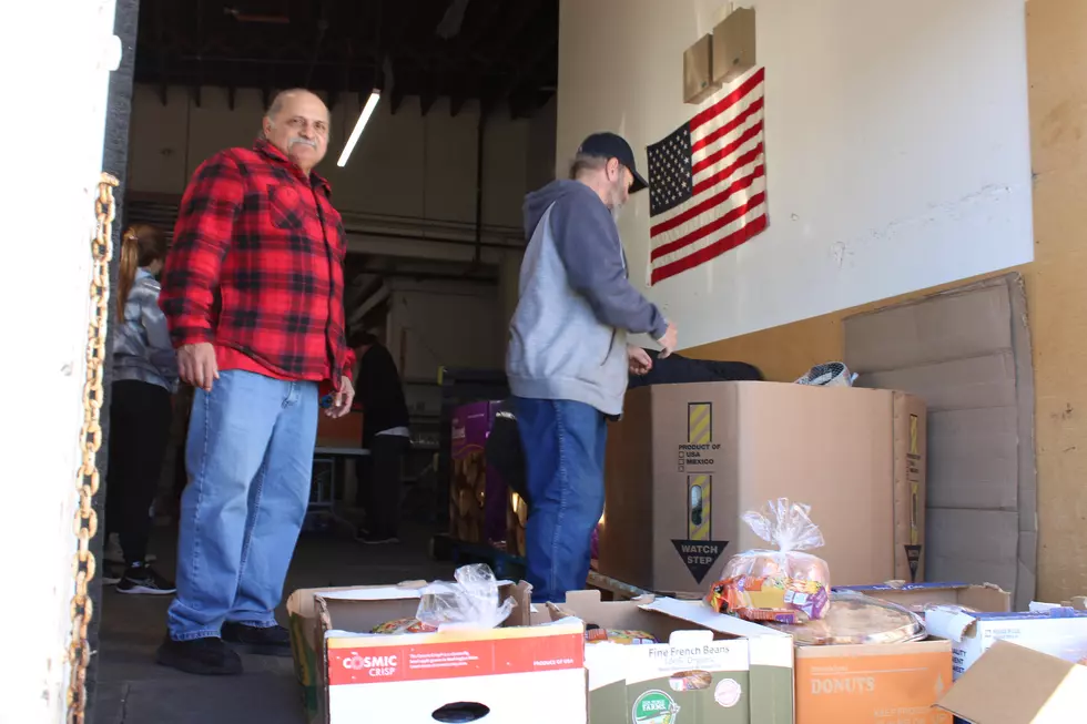 PHOTOS: Salvation Army & Joshua’s Storehouse Give Out Hundreds of Thanksgiving Meals