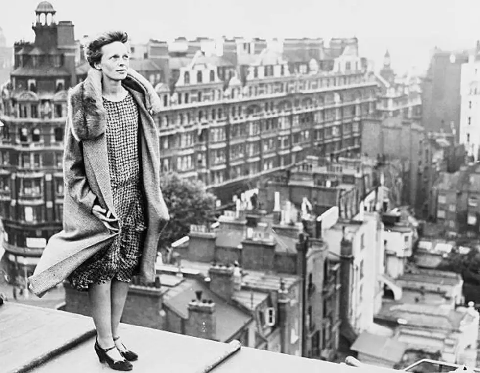 (Original Caption) The above photo shows Miss Amelia Earhart, copilot of the transatlantic plane, Friendship, atop the roof of the Hyde Park Hotel in London, getting a view.